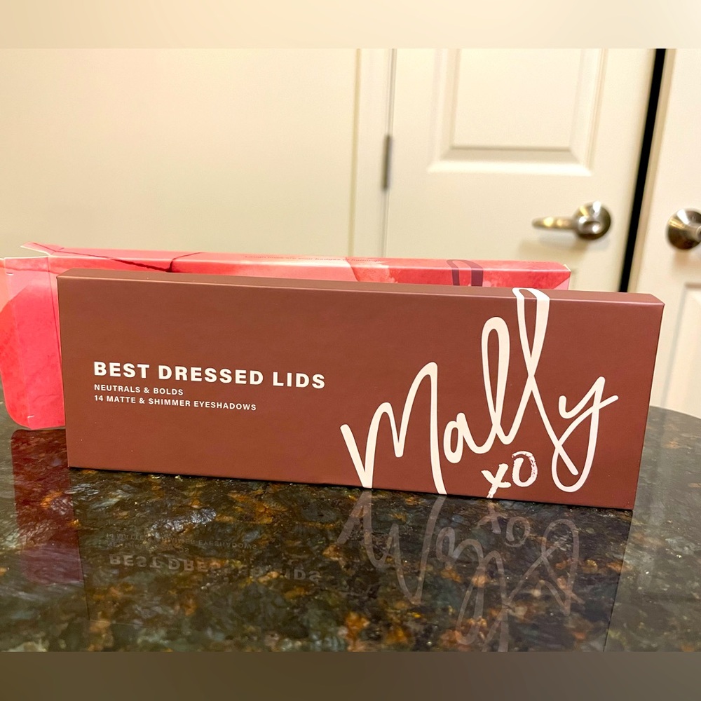 NIB Mally Best Dressed Lids Eyeshadow Palette